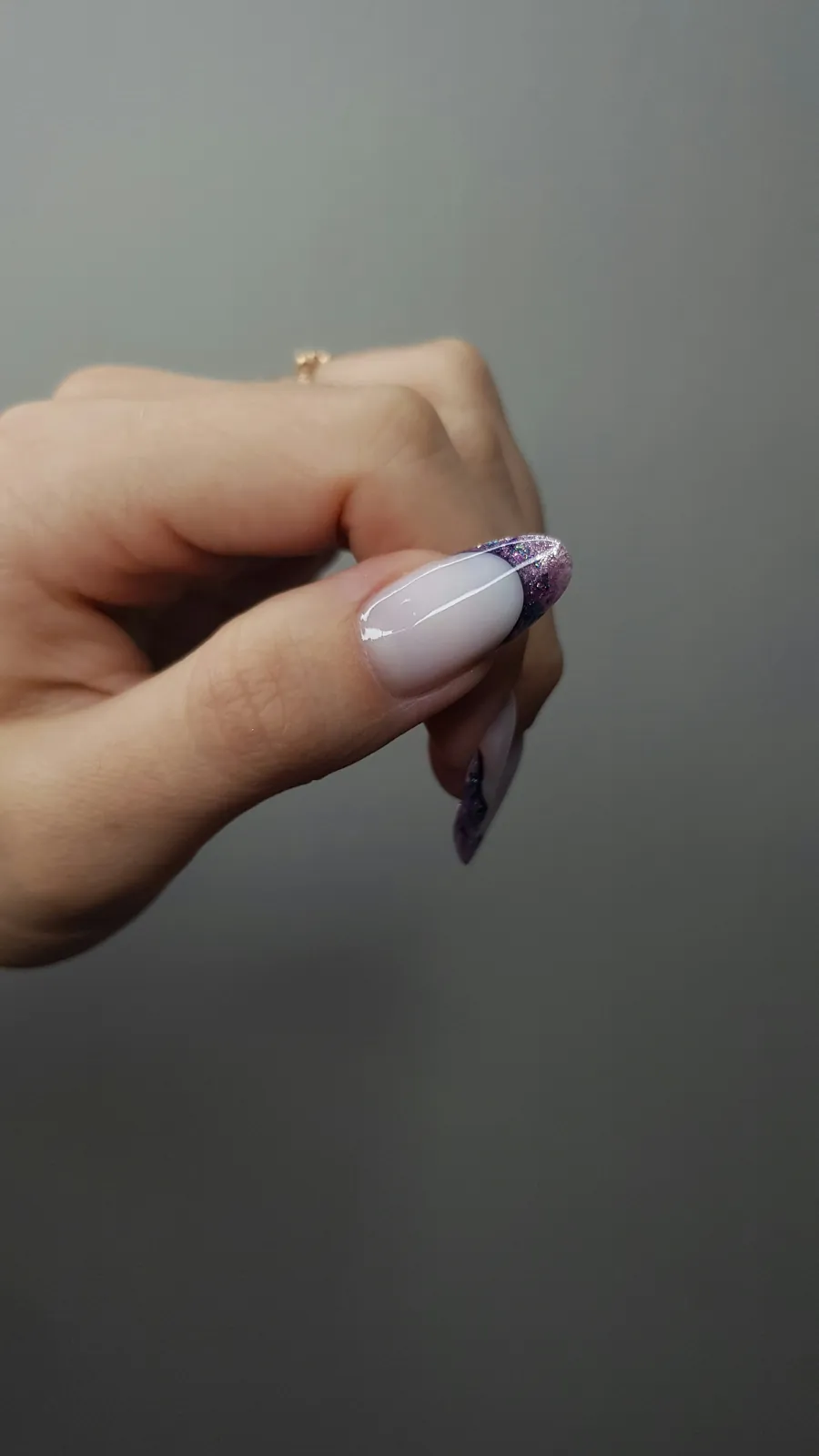 Detalle de diseño de uñas