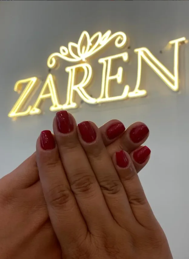 Detalle de uñas cuidadas